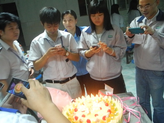 202303061634822940 10、11月员工集体生日会报路