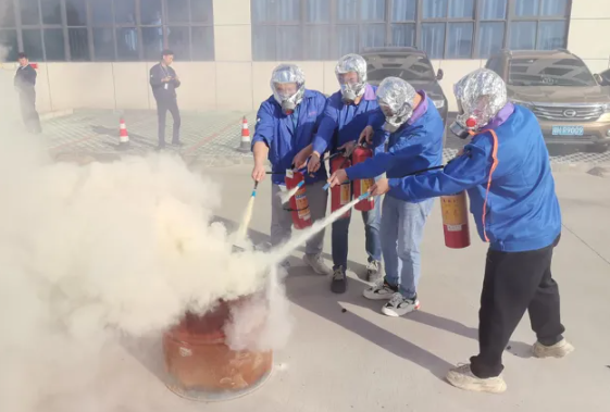 202412171815006845 四基地结合消防演练 筑牢安全出产防线